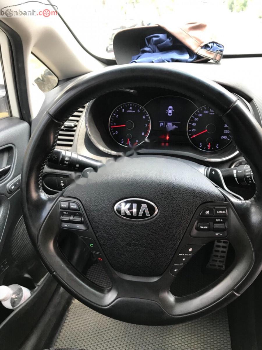 Kia K3 2015 - Bán xe Kia K3 đời 2015, màu trắng, nhập khẩu