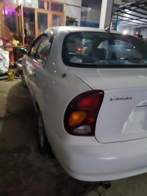 Daewoo Lanos   2005 - Bán Daewoo Lanos sản xuất 2005, màu trắng, nhập khẩu số sàn