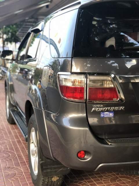 Toyota Fortuner   2011 - Cần bán xe Toyota Fortuner năm 2011, màu xám, 670tr