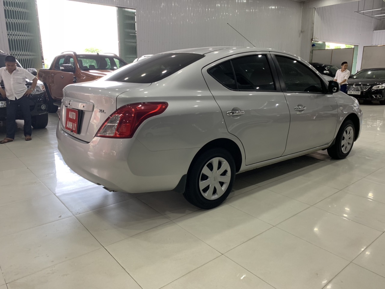 Nissan Sunny 2017 - Bán Nissan Sunny năm 2017, màu bạc chính chủ, 375 triệu