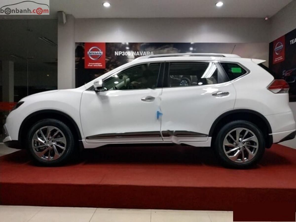 Nissan X trail V Series 2.5 SV Luxury 4WD 2019 - Bán Nissan X trail V Series 2.5 SV Luxury 4WD sản xuất 2019, đủ màu, có xe giao ngay tại nhà