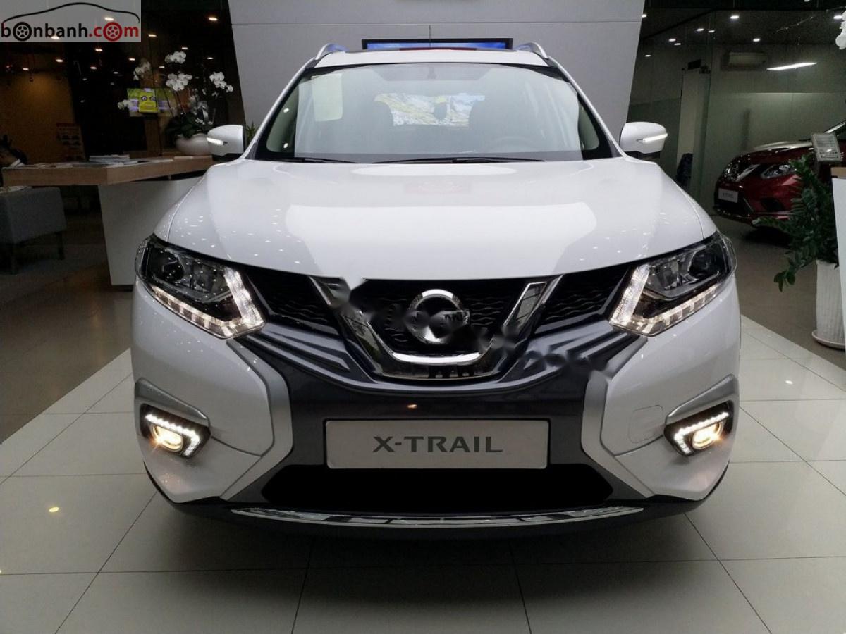 Nissan X trail V Series 2.5 SV Luxury 4WD 2019 - Bán Nissan X trail V Series 2.5 SV Luxury 4WD sản xuất 2019, đủ màu, có xe giao ngay tại nhà