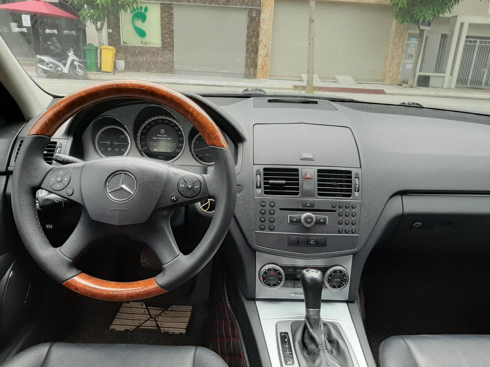 Mercedes-Benz C class C200 2010 - Bán Mercedes C200 năm 2010, màu xám giá cạnh tranh