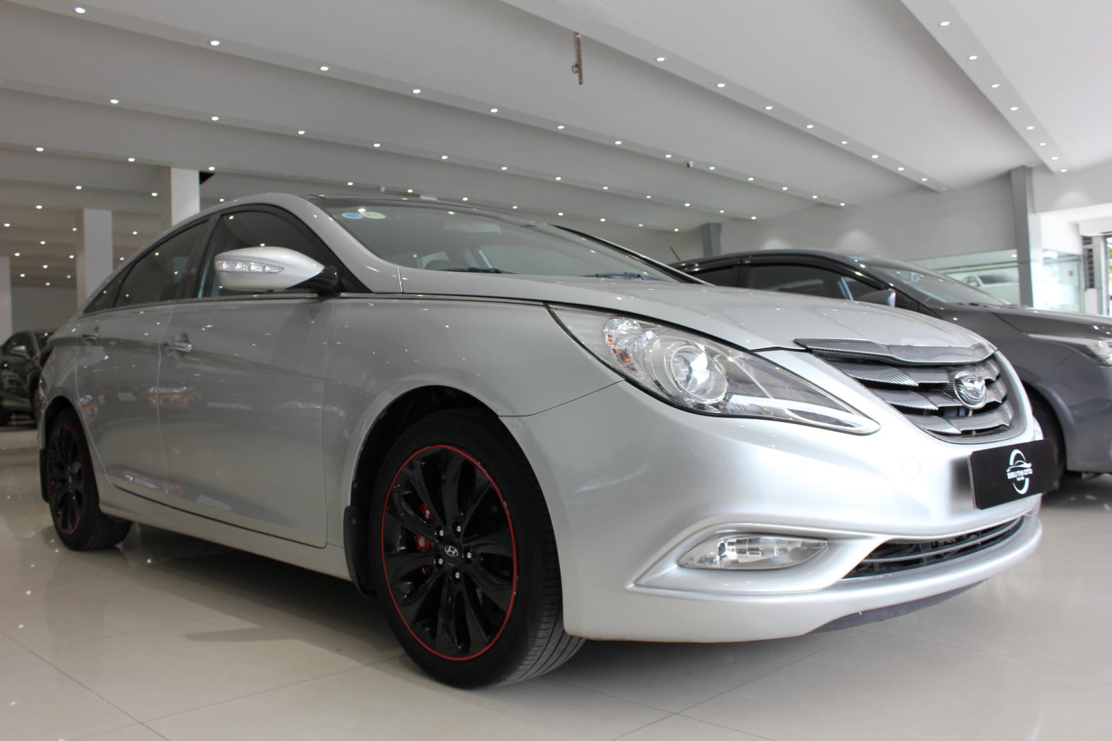 Hyundai Sonata 2.0 2011 - Cần bán Hyundai Sonata nhập khẩu nguyên chiếc từ Hàn Quốc đời 2011 2.0 AT, Odo: 127.457 km, màu xám