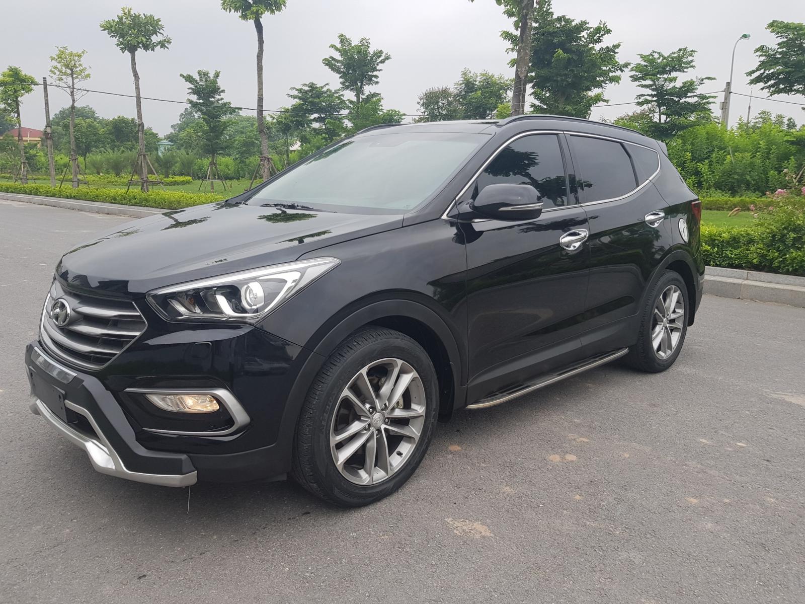 Hyundai Santa Fe   2017 - Cần bán Hyundai Santa Fe 2.4L Bản full 2017, màu đen xe cực đẹp