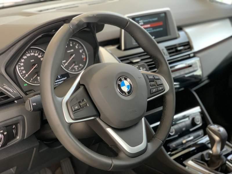 BMW 2 Series  218i 2019 - Bán BMW 218i sản xuất năm 2019, màu trắng, nhập khẩu 