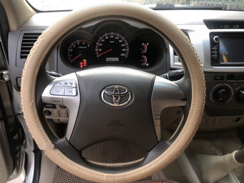 Toyota Hilux 2011 - Bán Toyota Hilux đời 2012, màu bạc, xe nhập số sàn