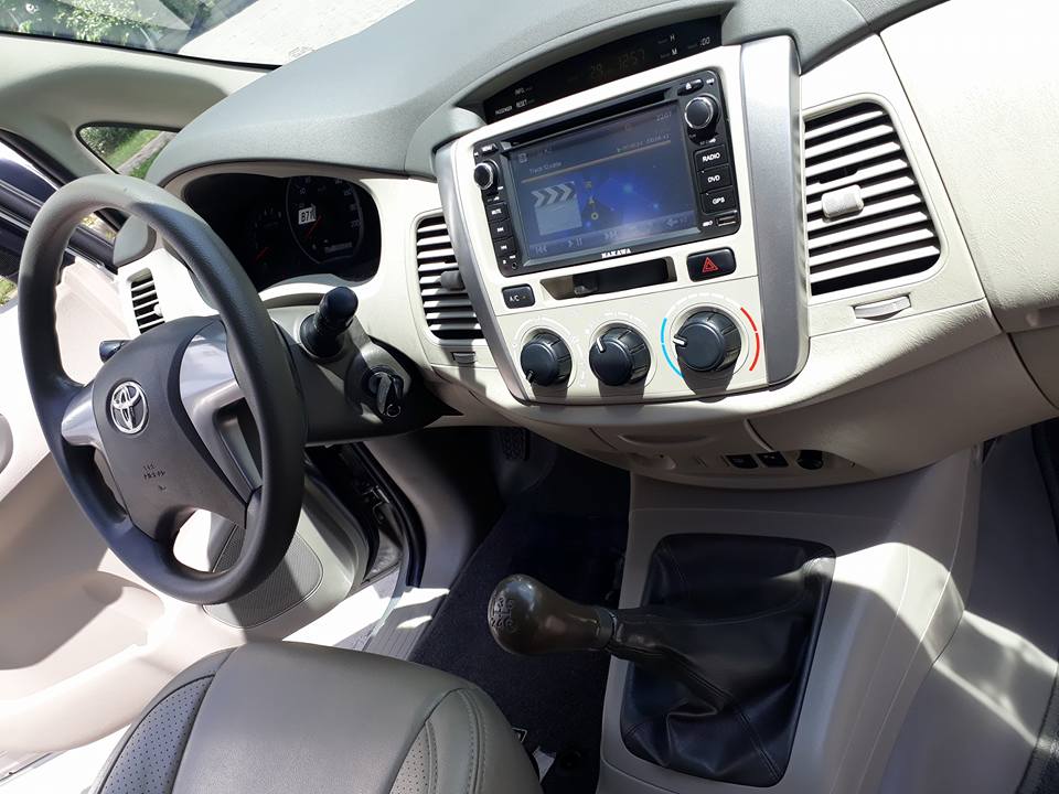 Toyota Innova 2016 - Gia đình cần bán xe Innova 2016, số sàn, màu bạc, gia đình sử dụng