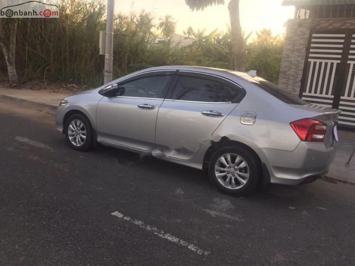 Honda City 1.5 AT 2013 - Bán Honda City 1.5 AT sản xuất năm 2013, màu bạc số tự động 