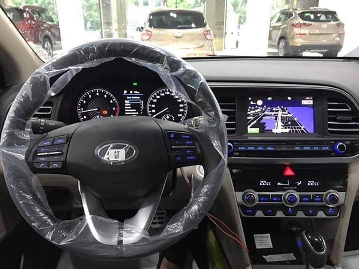 Hyundai Elantra 2019 - Bán Hyundai Elantra năm 2019, chỉ trả trước khoản 180 triệu, liên hệ ngay 0938220147