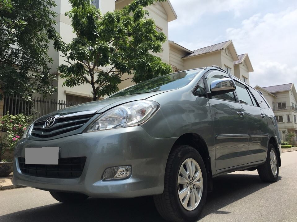 Toyota Innova G SR 2011 - Bán Toyota Innova GSR 2011 xám bạc chính chủ tuyệt vời