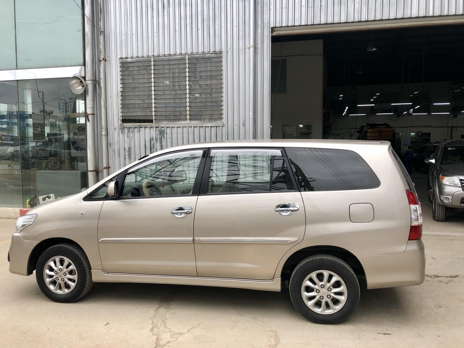 Toyota Innova 2.0E MT 2014 - Bán xe Toyota Innova 2.0E MT 2014, xe đẹp giá tốt xe bán tại hãng