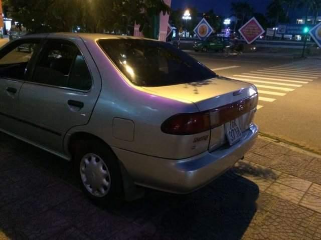 Nissan Sunny 1996 - Cần bán xe Nissan Sunny sản xuất năm 1996, màu bạc, nhập khẩu