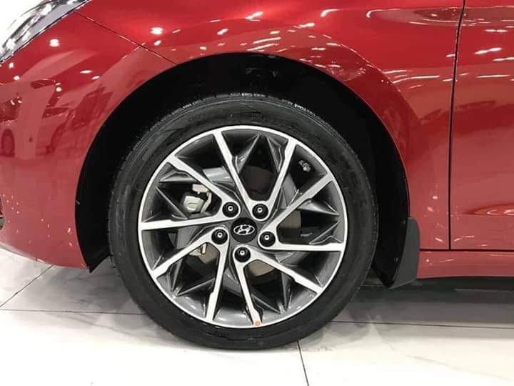 Hyundai Elantra 2019 - Cần bán Hyundai Elantra 2019, màu đỏ, giá nát tại Cần Thơ, liên hệ ngay hotline để được tư vấn