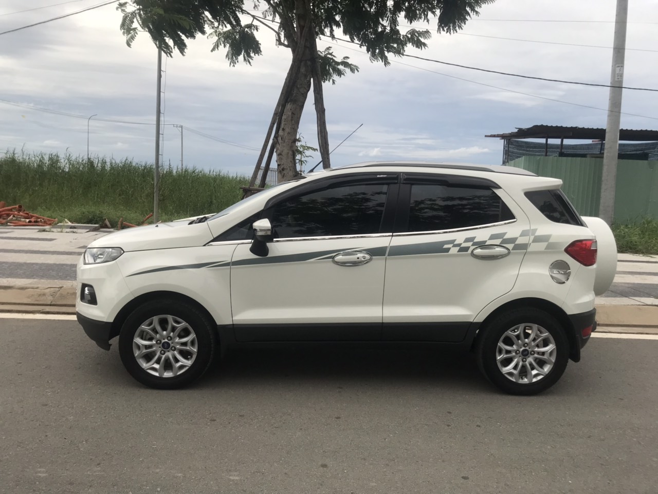 Ford EcoSport 2017 - Bán Ford EcoSport Titanium 1.5 2017, màu trắng, trả góp đưa trước 170-200tr