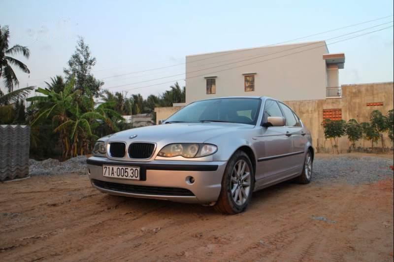 BMW 3 Series 318i 2004 - Bán ô tô BMW 3 Series 318i năm sản xuất 2004, màu bạc, nhập khẩu số tự động