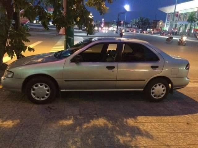 Nissan Sunny 1996 - Cần bán xe Nissan Sunny sản xuất năm 1996, màu bạc, nhập khẩu