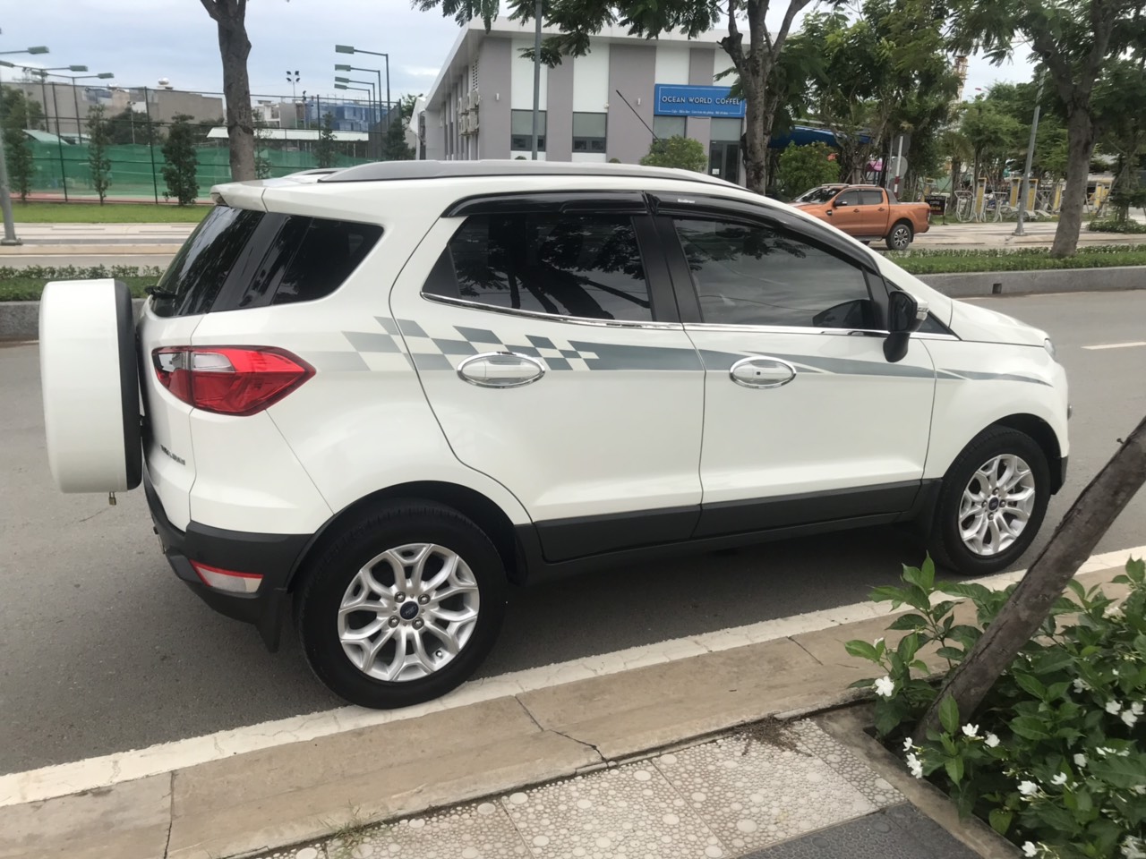 Ford EcoSport 2017 - Bán Ford EcoSport Titanium 1.5 2017, màu trắng, trả góp đưa trước 170-200tr