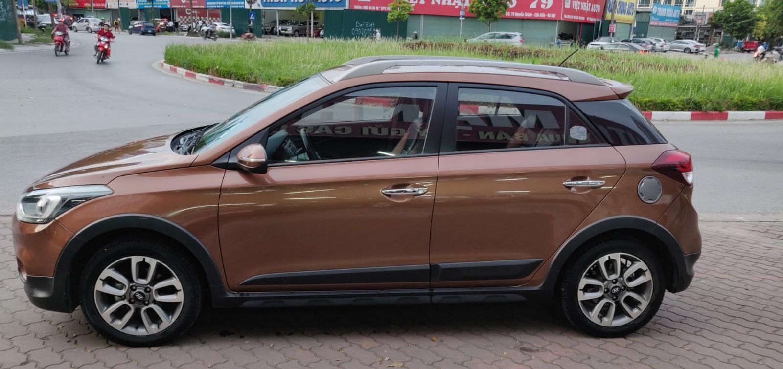 Hyundai i20 Active 1.4 AT 2015 - Bán xe Hyundai i20 Active 1.4 AT sản xuất 2015, màu nâu, nhập khẩu