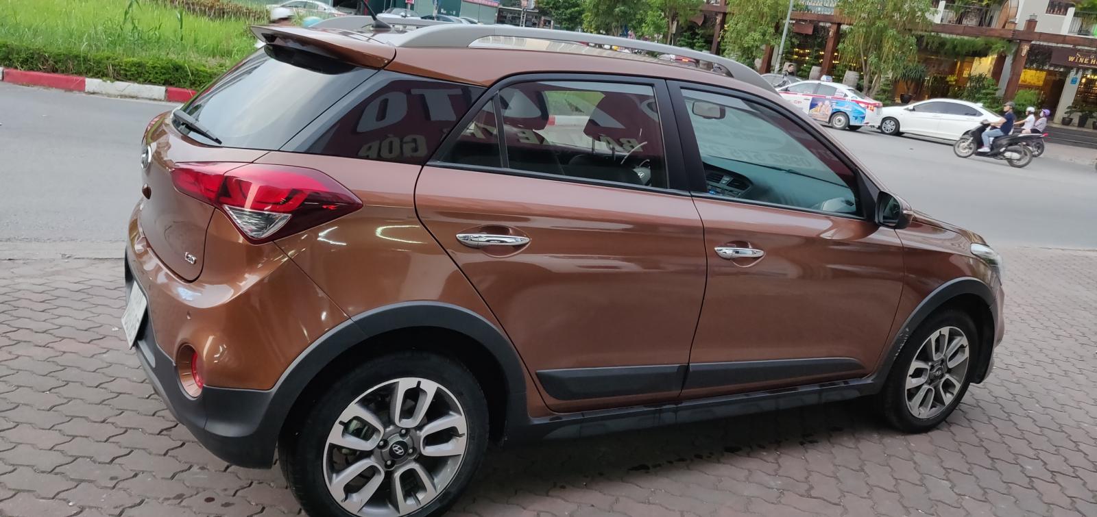 Hyundai i20 Active 1.4 AT 2015 - Bán xe Hyundai i20 Active 1.4 AT sản xuất 2015, màu nâu, nhập khẩu