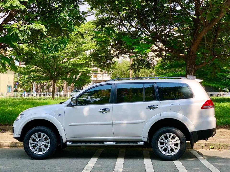 Mitsubishi Pajero 2017 - Gia đình cần bán Pajero 2017, số tự động, máy xăng, bản 3.0, màu trắng