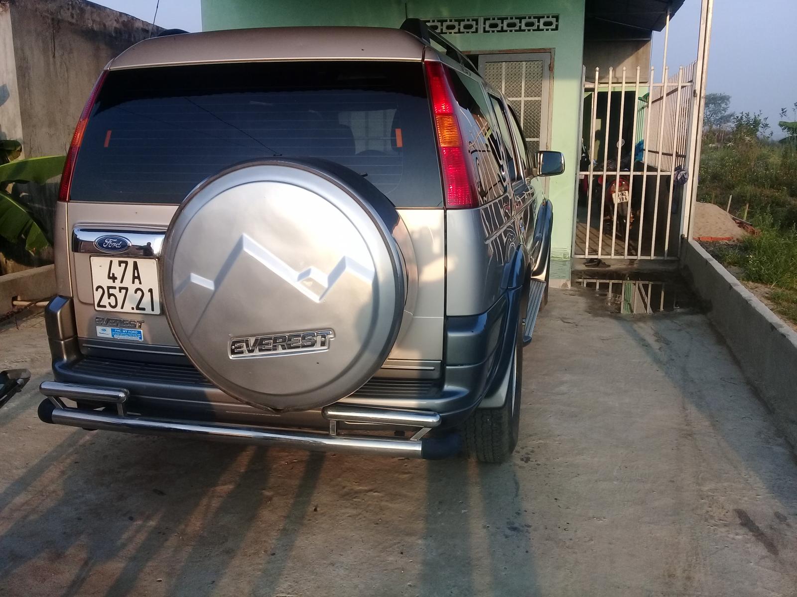 Ford Everest AT 2005 - Cần bán xe Ford Everest AT đời 2005, màu bạc, xe nhập 