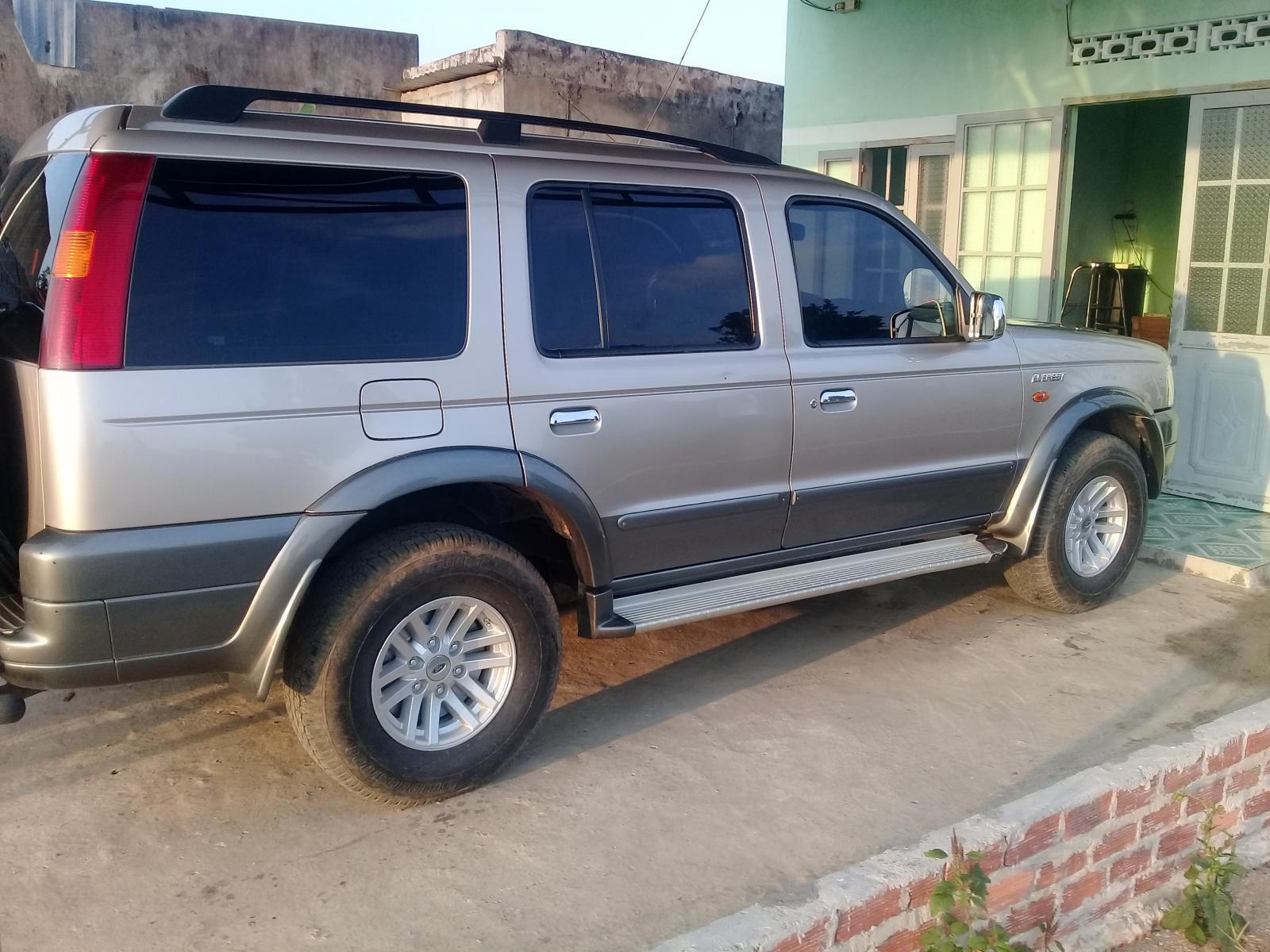 Ford Everest AT 2005 - Cần bán xe Ford Everest AT đời 2005, màu bạc, xe nhập 