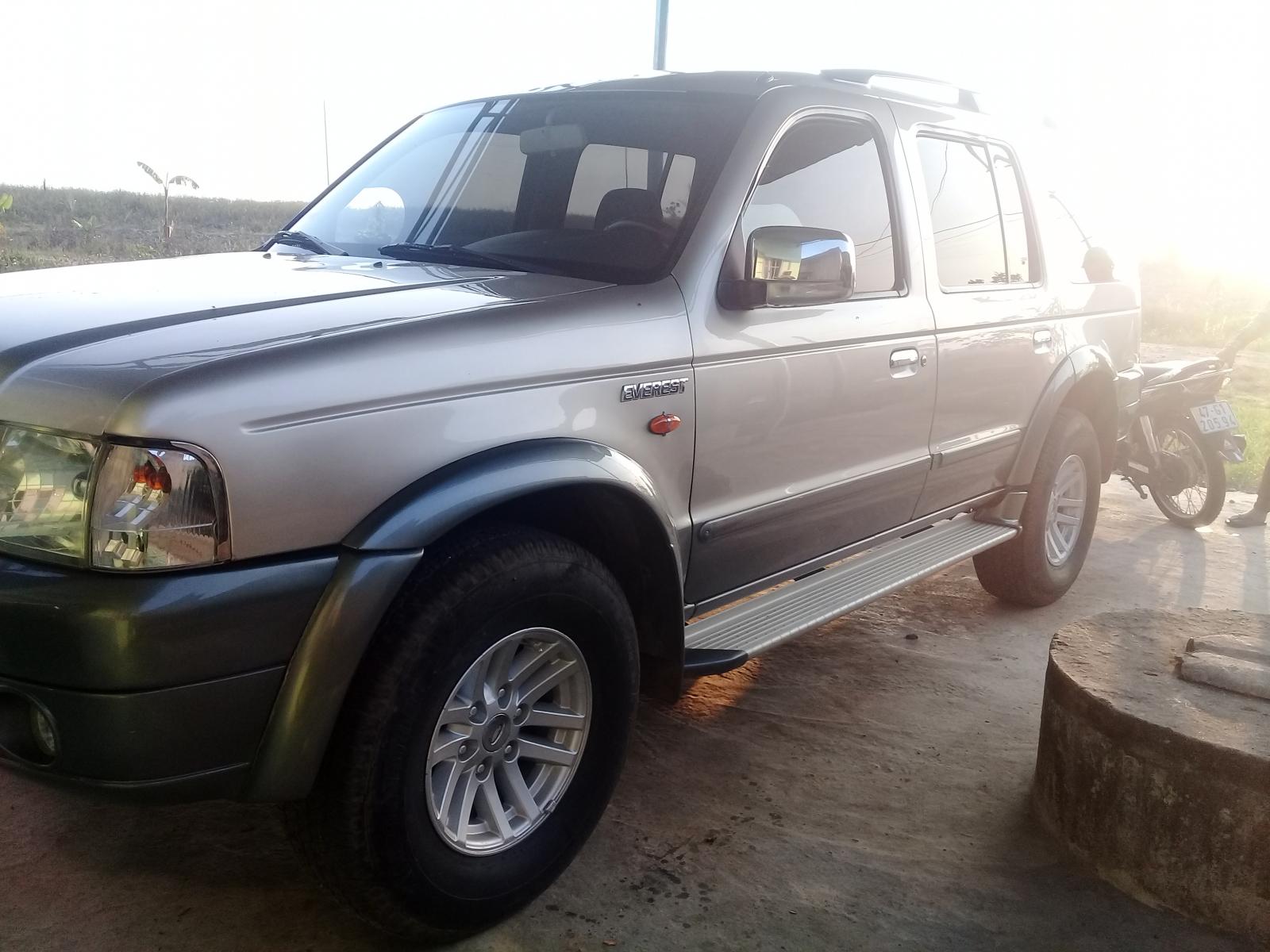 Ford Everest AT 2005 - Cần bán xe Ford Everest AT đời 2005, màu bạc, xe nhập 