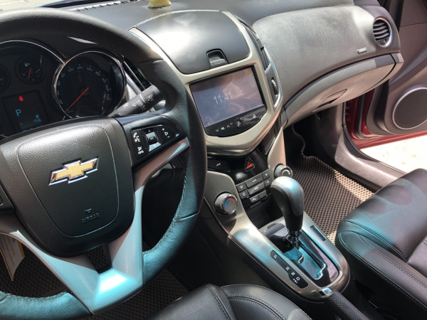 Chevrolet Cruze 2018 - Cần bán xe Chevrolet Cruze LTZ 2018 màu đỏ mâm đen