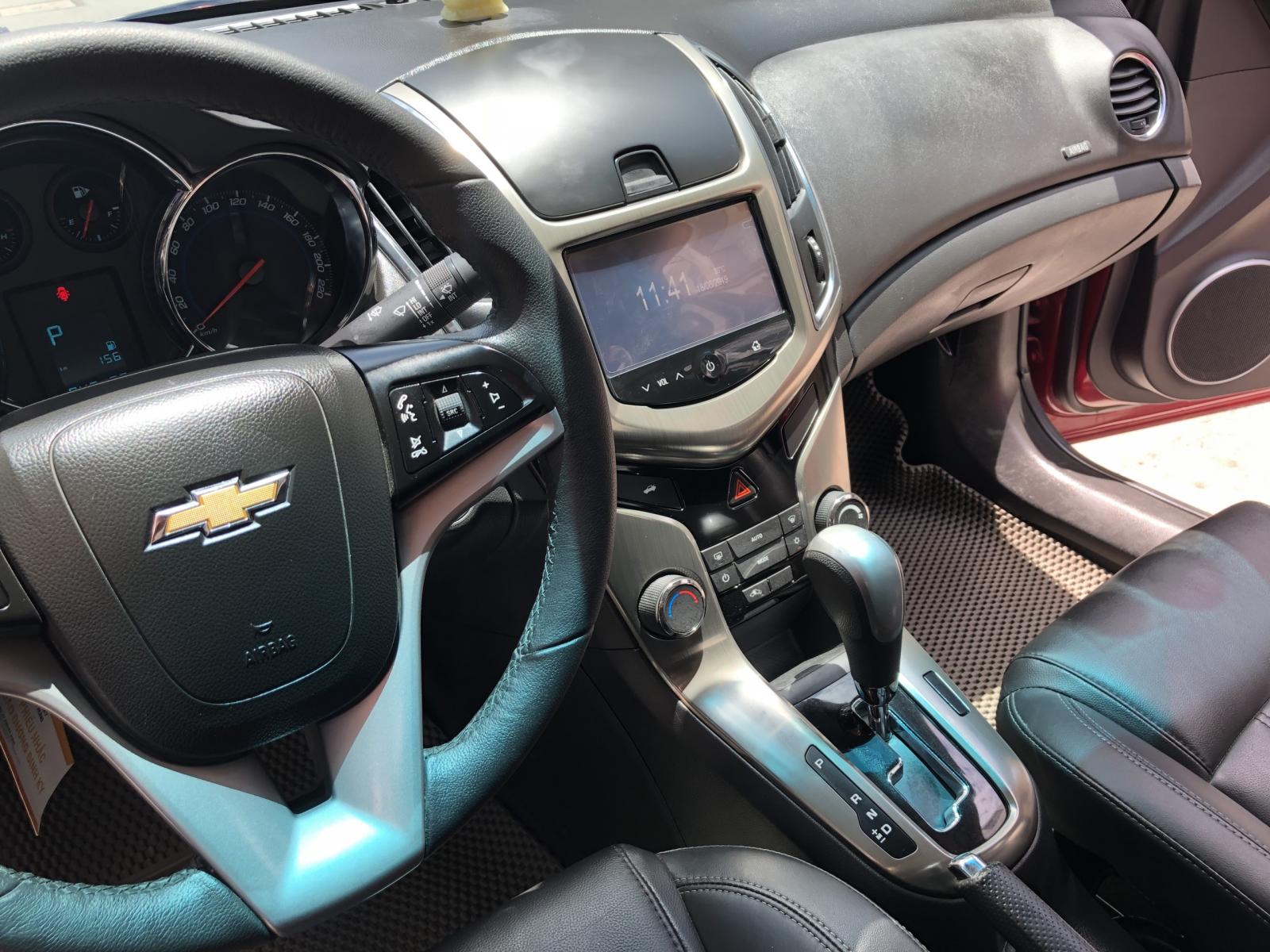 Chevrolet Cruze LTZ 2018 - Cần bán xe Chevrolet Cruze LTZ 2018 màu đỏ mâm đen