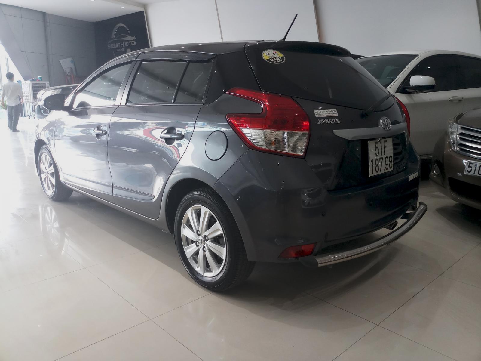 Toyota Yaris E 2015 - Bán Toyota Yaris đời 2015, màu xám (ghi), xe nhập Thái