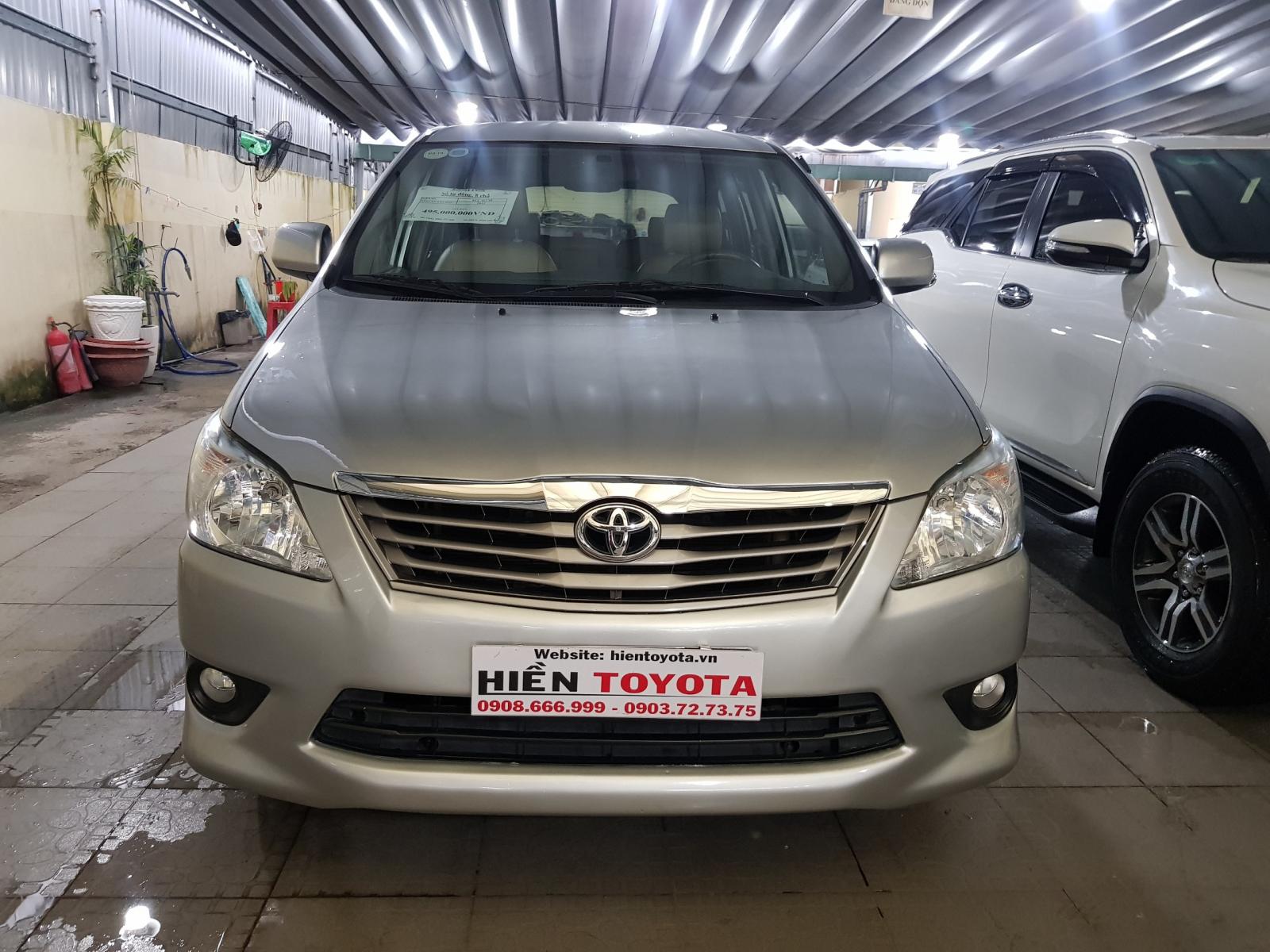 Toyota Innova 2.0G 2012 - Bán Toyota Innova 2.0G năm sản xuất 2012, màu bạc