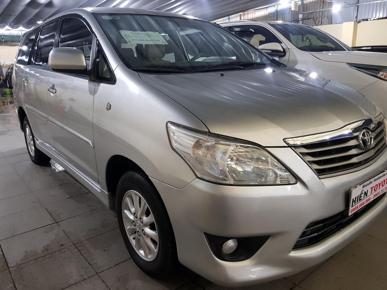 Toyota Innova 2.0G 2012 - Bán Toyota Innova 2.0G năm sản xuất 2012, màu bạc