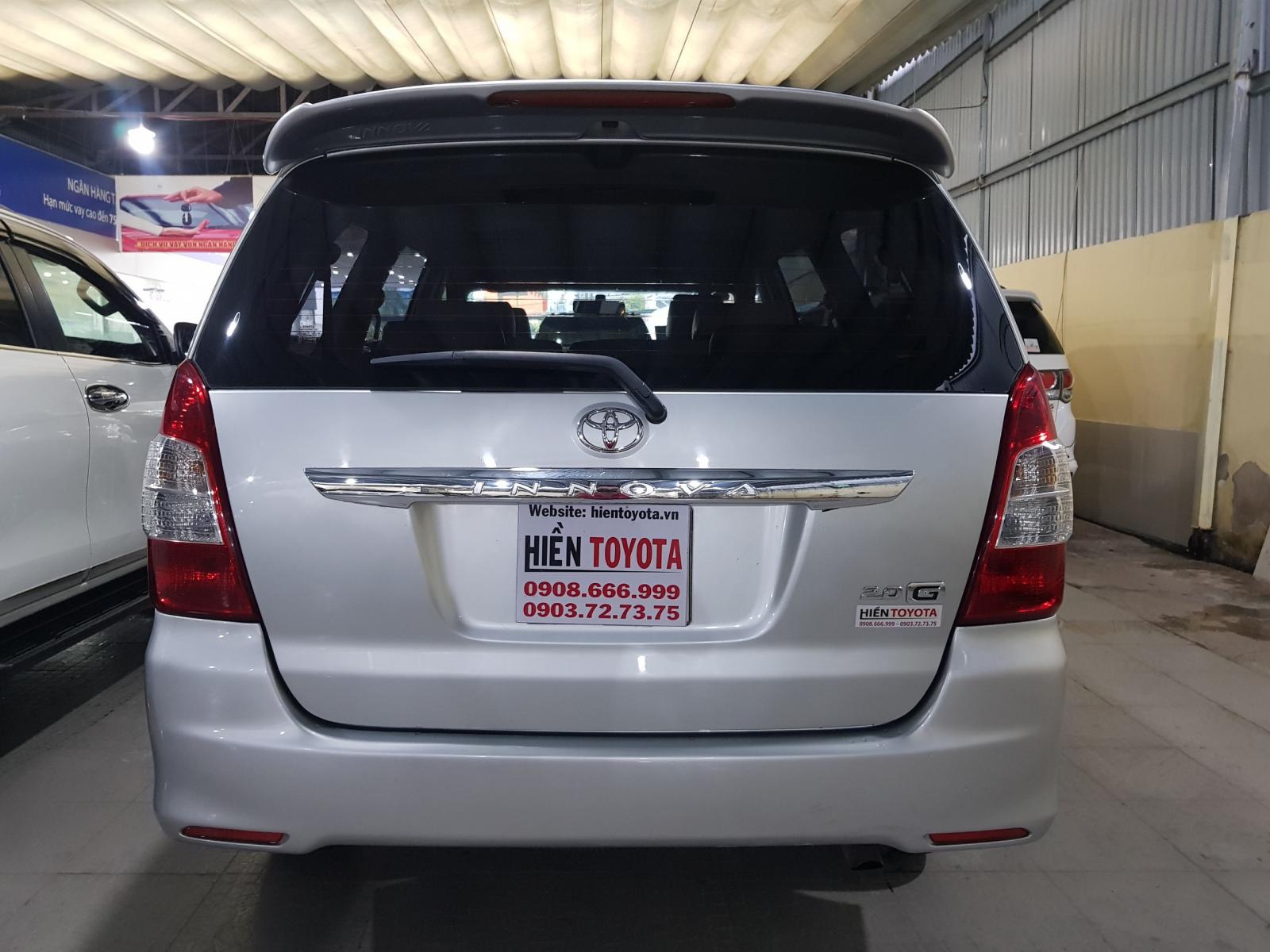 Toyota Innova 2.0G 2012 - Bán Toyota Innova 2.0G năm sản xuất 2012, màu bạc