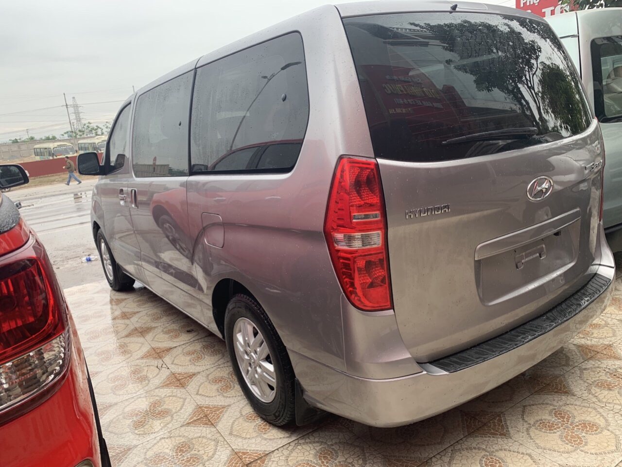 Hyundai Starex 2.5 2016 - Cần bán Hyundai Starex 2.5 đời 2016, màu bạc, xe nhập