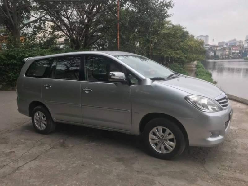 Toyota Innova   AT 2012 - Bán Toyota Innova AT sản xuất năm 2012, màu bạc