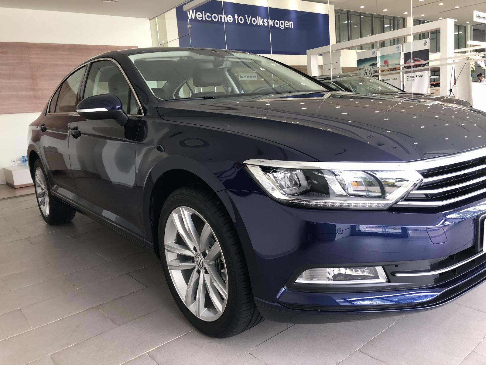 Volkswagen Passat 2018 - Bán Volkswagen Passat model 2018 Sedan cao cấp-sản xuất tại Đức - Nhập chính hãng