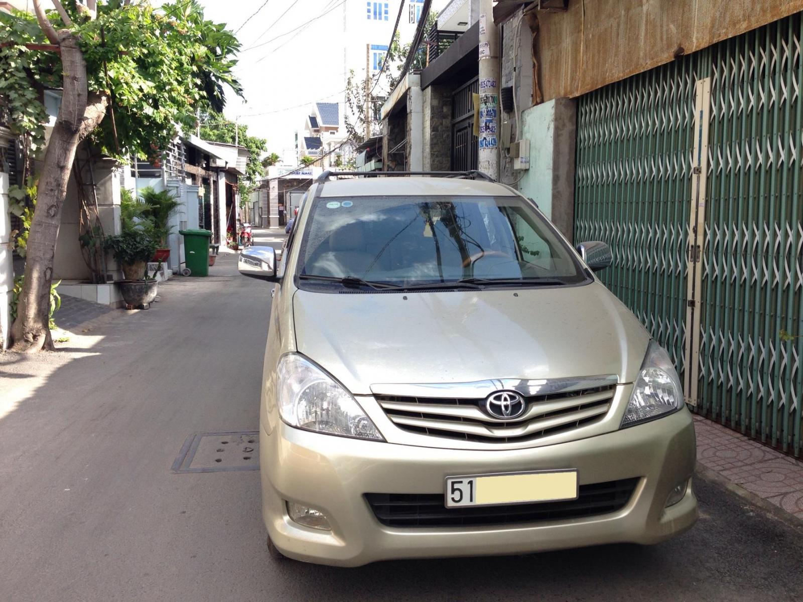 Toyota Innova 2012 - Kẹt tiền bán xe Toyota Innova G số sàn 2012 màu nâu vàng