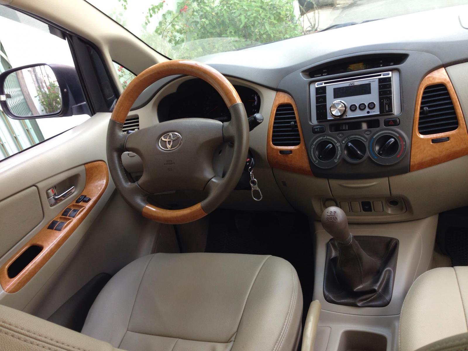 Toyota Innova 2012 - Kẹt tiền bán xe Toyota Innova G số sàn 2012 màu nâu vàng