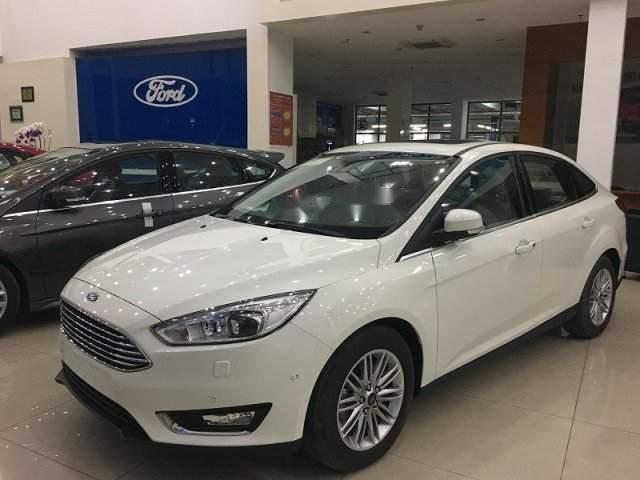 Ford Focus  Trent AT 2019 - Bán xe Ford Focus sản xuất năm 2019, màu trắng