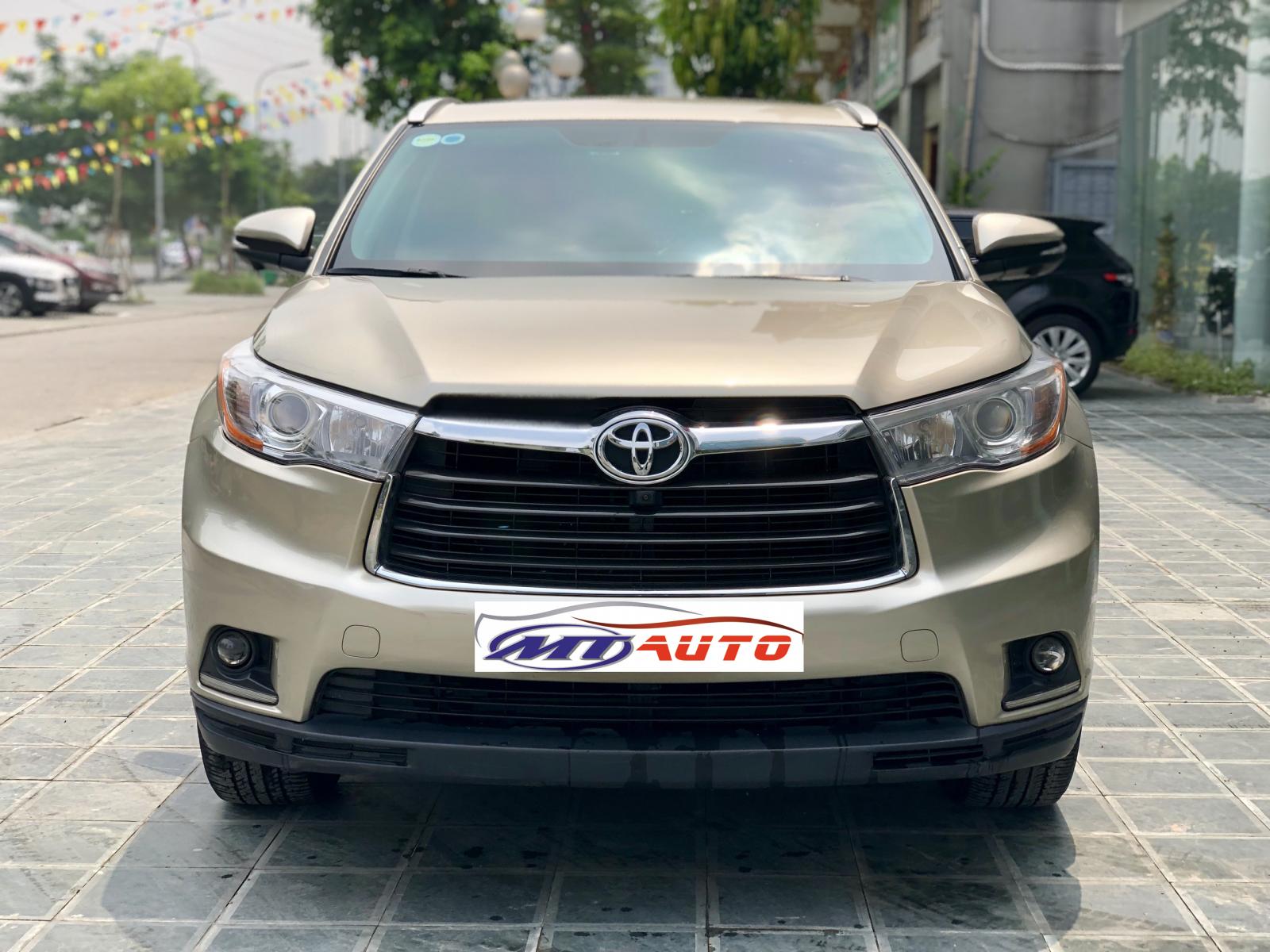 Toyota Highlander 2016 - Bán Toyota Highlander sản xuất 2016, màu vàng cát nhập khẩu Mỹ