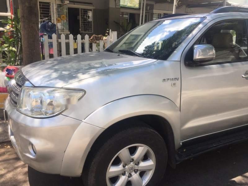 Toyota Fortuner 2011 - Chính chủ bán Toyota Fortuner đời 2011, màu bạc số tự động