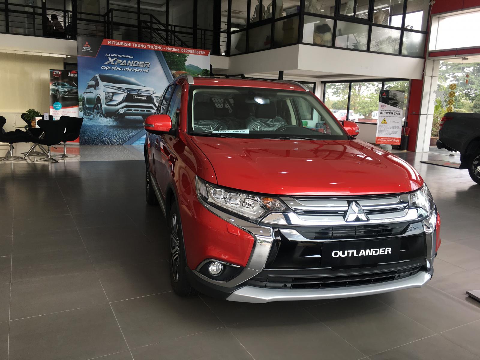 Mitsubishi Outlander 2.0L Premium 2019 - Cần bán Mitsubishi Outlander 2.0L Premium sản xuất năm 2019, màu đỏ, nhập khẩu nguyên chiếc, giá cạnh tranh