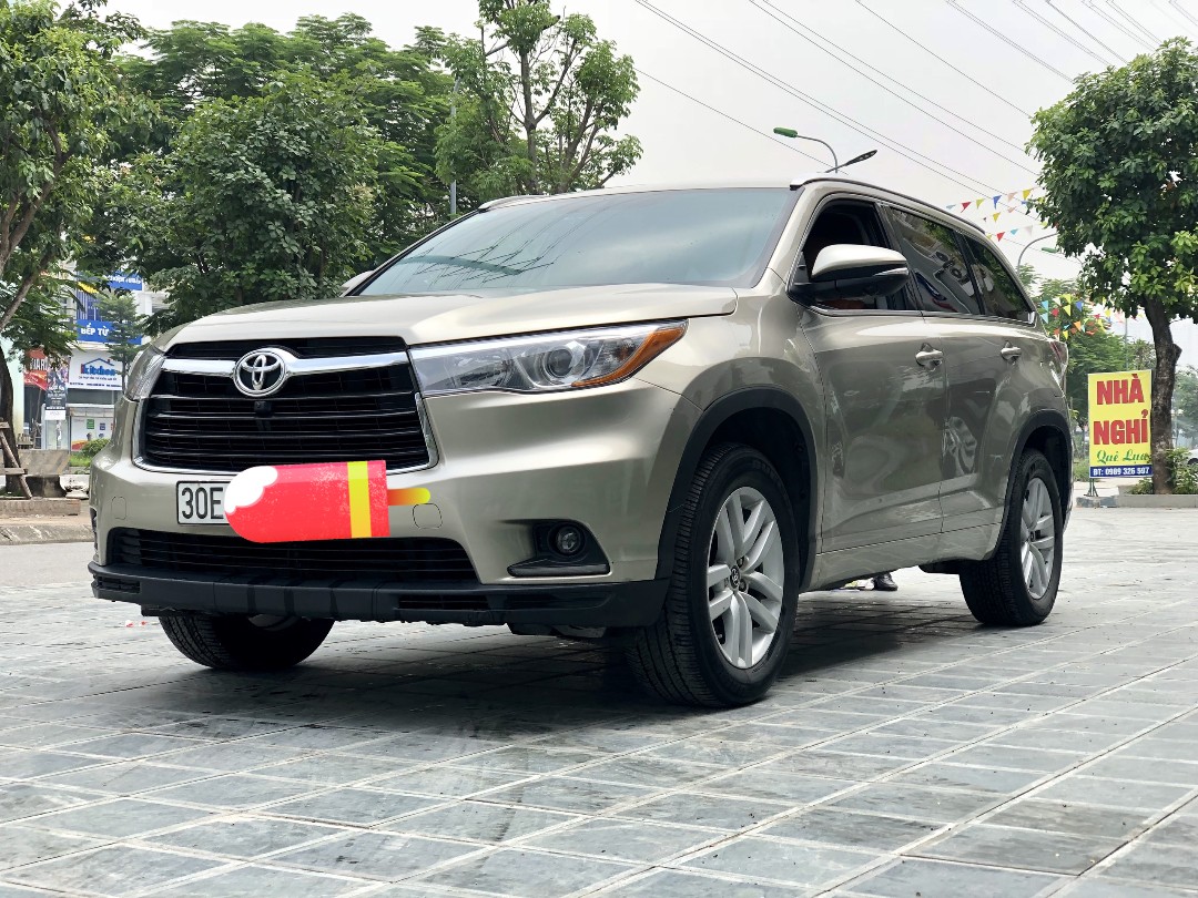 Toyota Highlander LE 2.7 2016 - Cần bán Toyota Highlander LE 2.7 SX 2016, màu vàng cát, xe nhập Mỹ đã lên full option. LH: 0982.84.2838