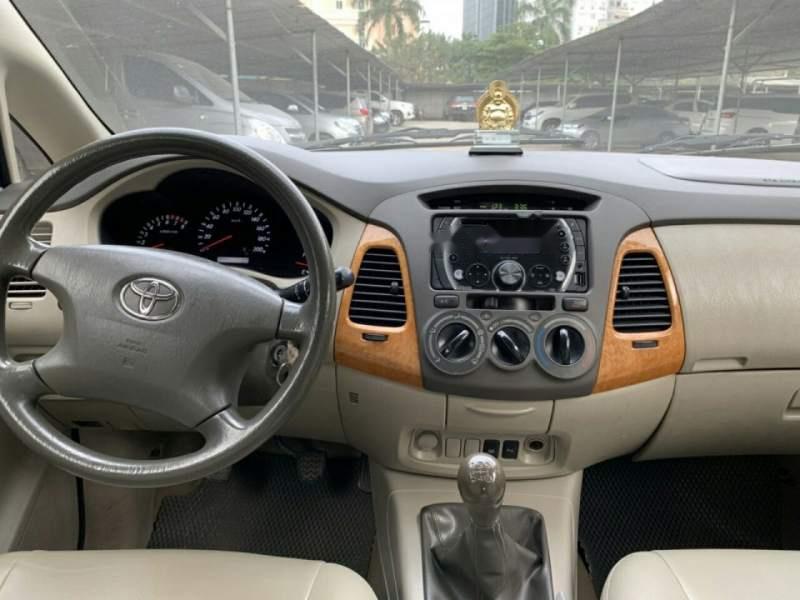 Toyota Innova G 2011 - Chính chủ bán xe Toyota Innova G đời 2011, màu bạc