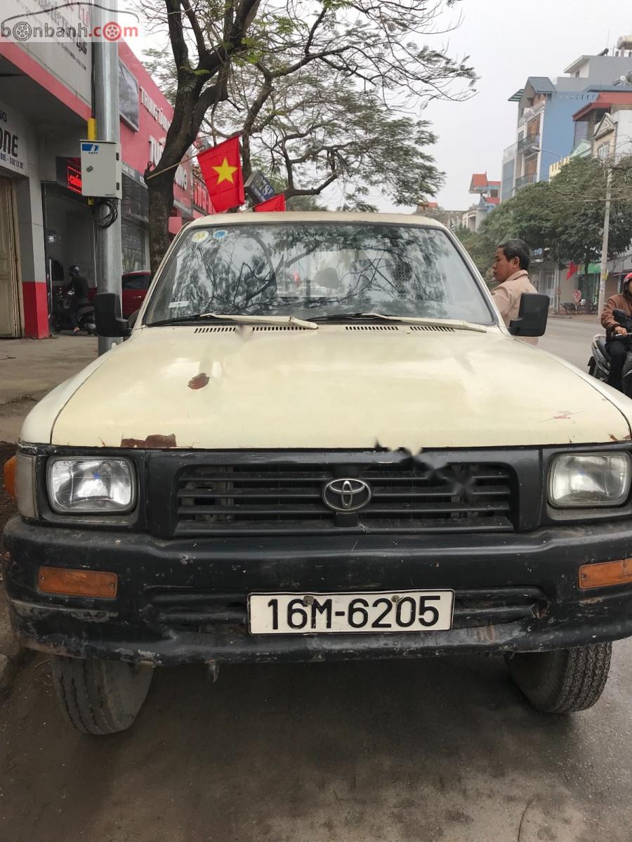 Toyota Hilux 2.4L 4x4 MT 1995 - Xe Toyota Hilux 2.4L 4x4 MT đời 1995, màu trắng, nhập khẩu nguyên chiếc 