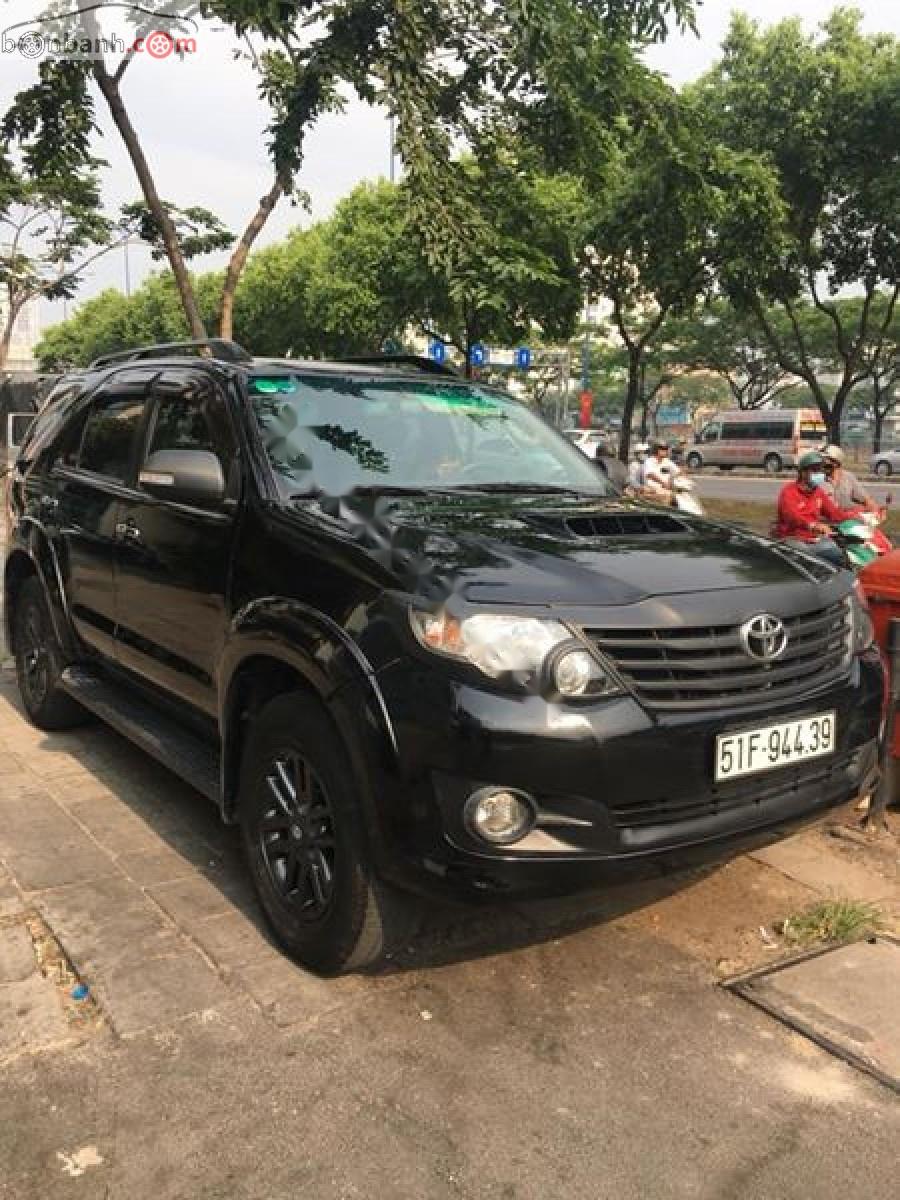 Toyota Fortuner G 2016 - Cần bán lại xe Toyota Fortuner G đời 2016, màu đen số sàn