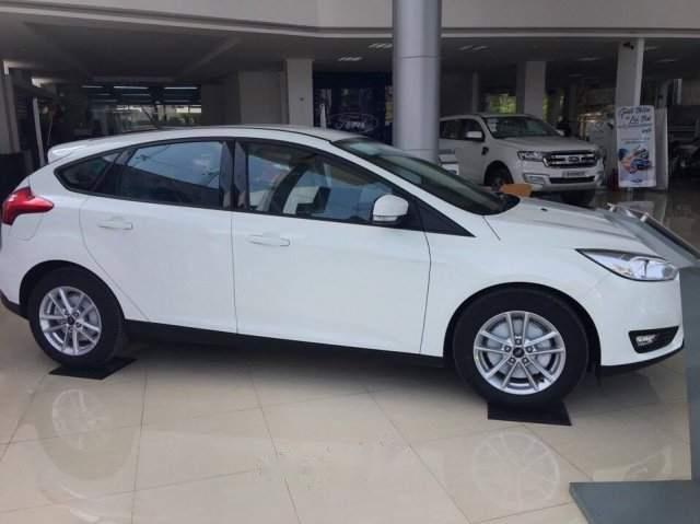 Ford Focus   2019 - Bán Ford Focus năm 2019, màu trắng, có xe giao ngay