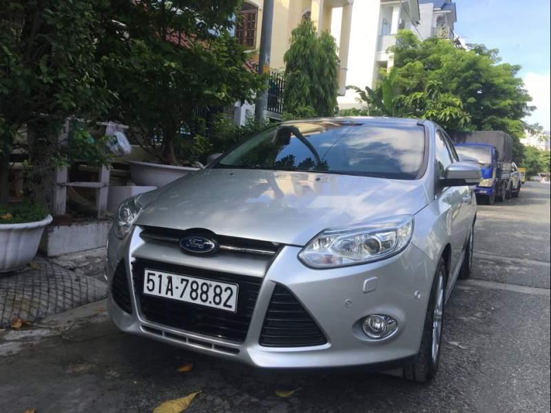 Ford Focus 2.0 Titanium 2014 - Bán Ford Focus 2.0 Titanium đời 2014, xe mới zin không một lỗi nhỏ