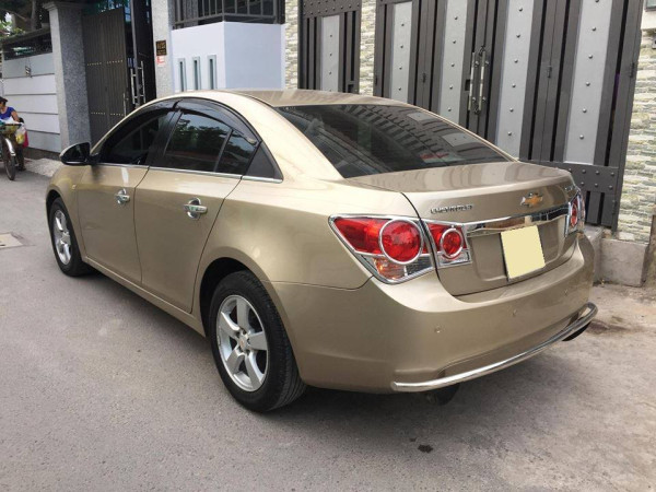 Chevrolet Cruze 2010 - Gia đình cần bán Cruze 2010, số sàn, màu vàng cát